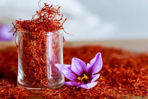 تصویر 2 از زعفران بهرامن دو گرمی با عطر قوی و ماندگاری بالا